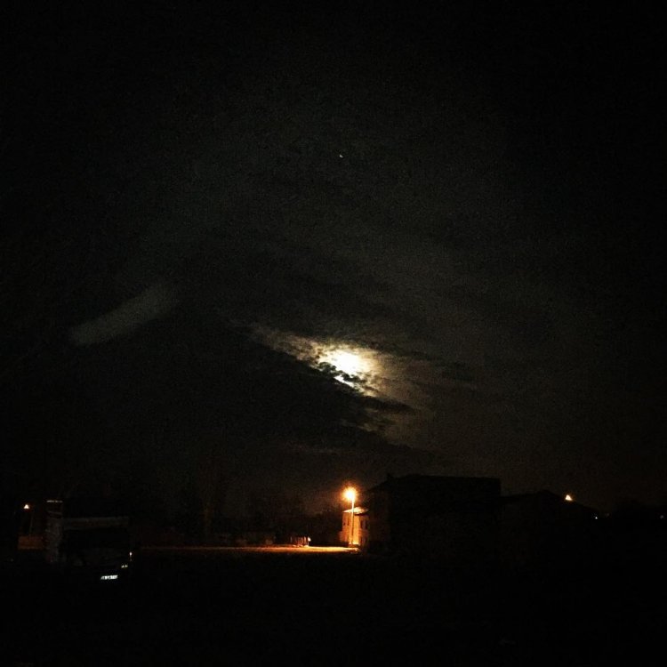 Eskişehir'de Akşam ve sokak lambası...
