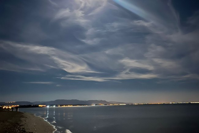 AY IŞIĞI VE SAHİL...